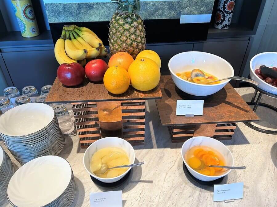 インターコンチネンタル東京のラウンジの朝食のフルーツ