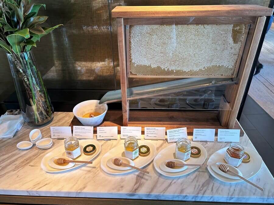 インターコンチネンタル東京のラウンジの朝食のハチミツ