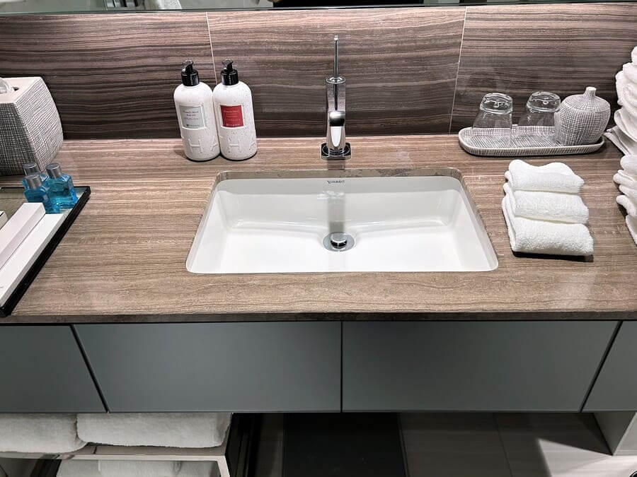 インターコンチネンタル東京の部屋の洗面台