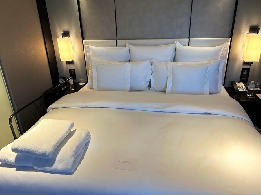 インターコンチネンタル東京の部屋のベッド