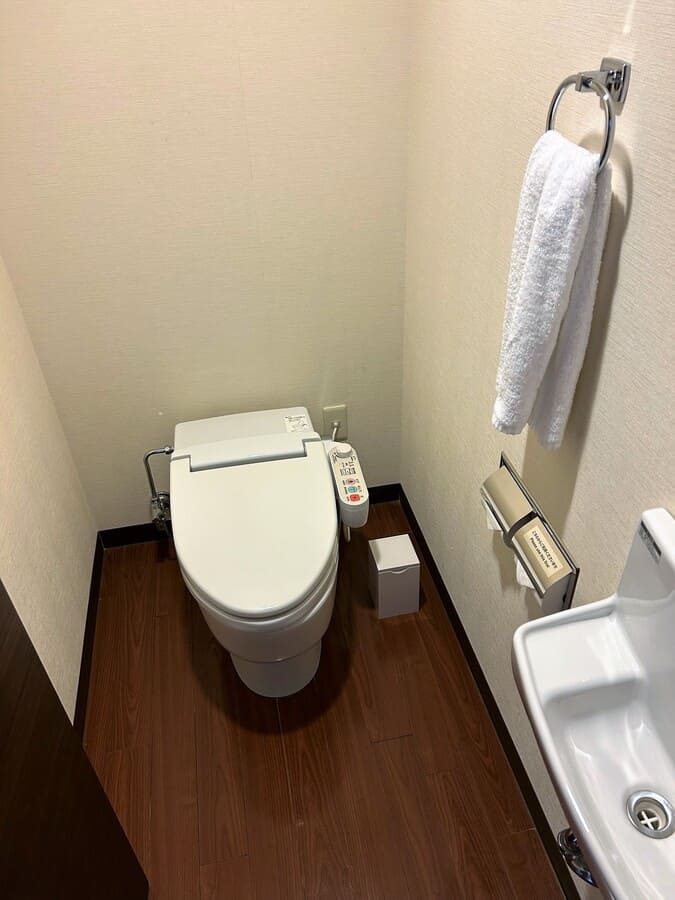 サザンビーチ沖縄の部屋のトイレ